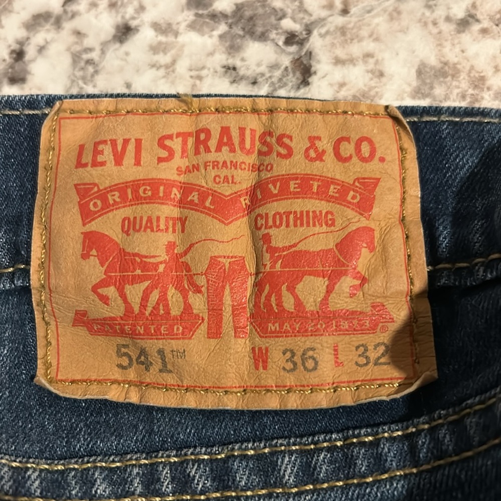 Levis - Picture 2 of 2